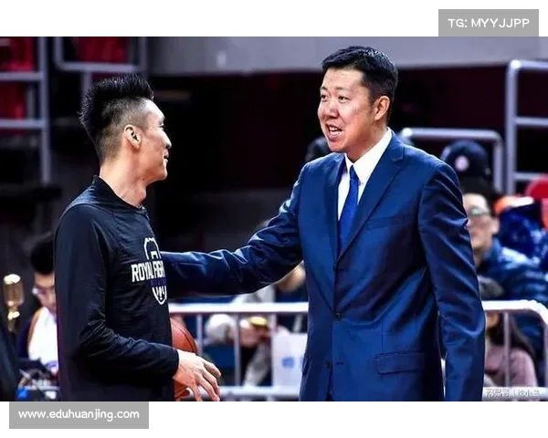 朱芳雨曝王治郅是国家队首个拥有手机但至今未使用微信的球员